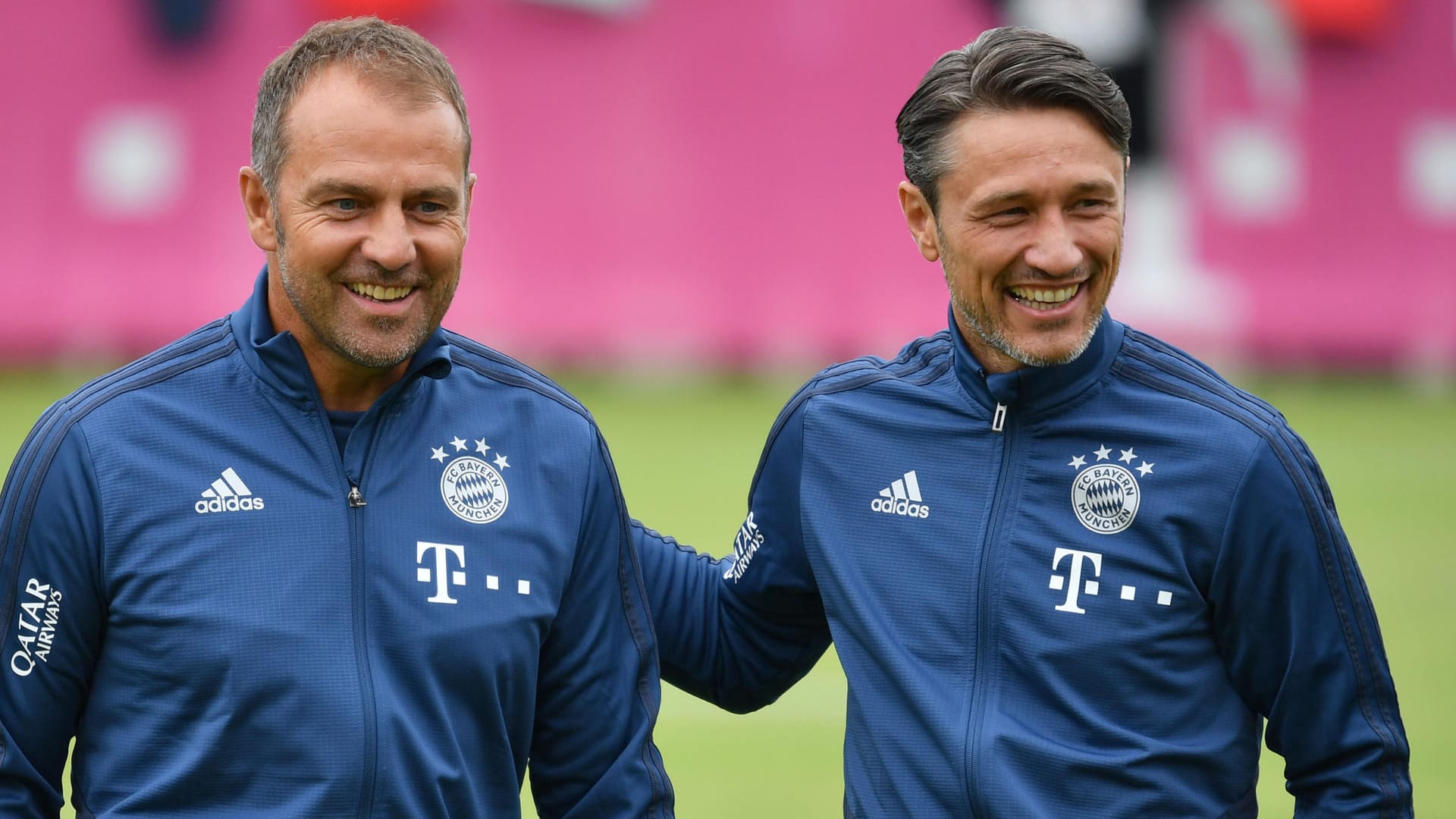 Hansi Flick (l.) und Niko Kovac: Vor dem ersten Training des Interimstrainers darf sich der "alte Chef" nochmal verabschieden.