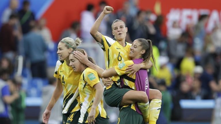 Sollen künftig das gleiche Geld wie die Männer bekommen: Australiens Fußball-Frauen - auch "Matildas" genannt.