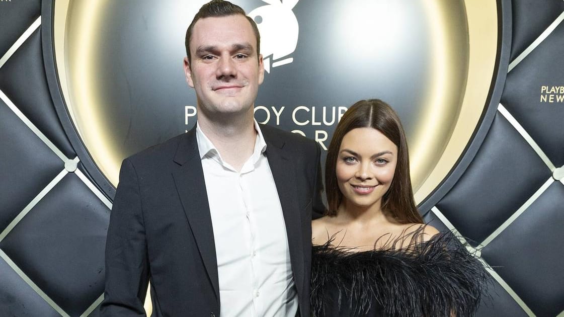 Cooper Hefner und Scarlett Byrne: Die beiden haben sich das Jawort gegeben.