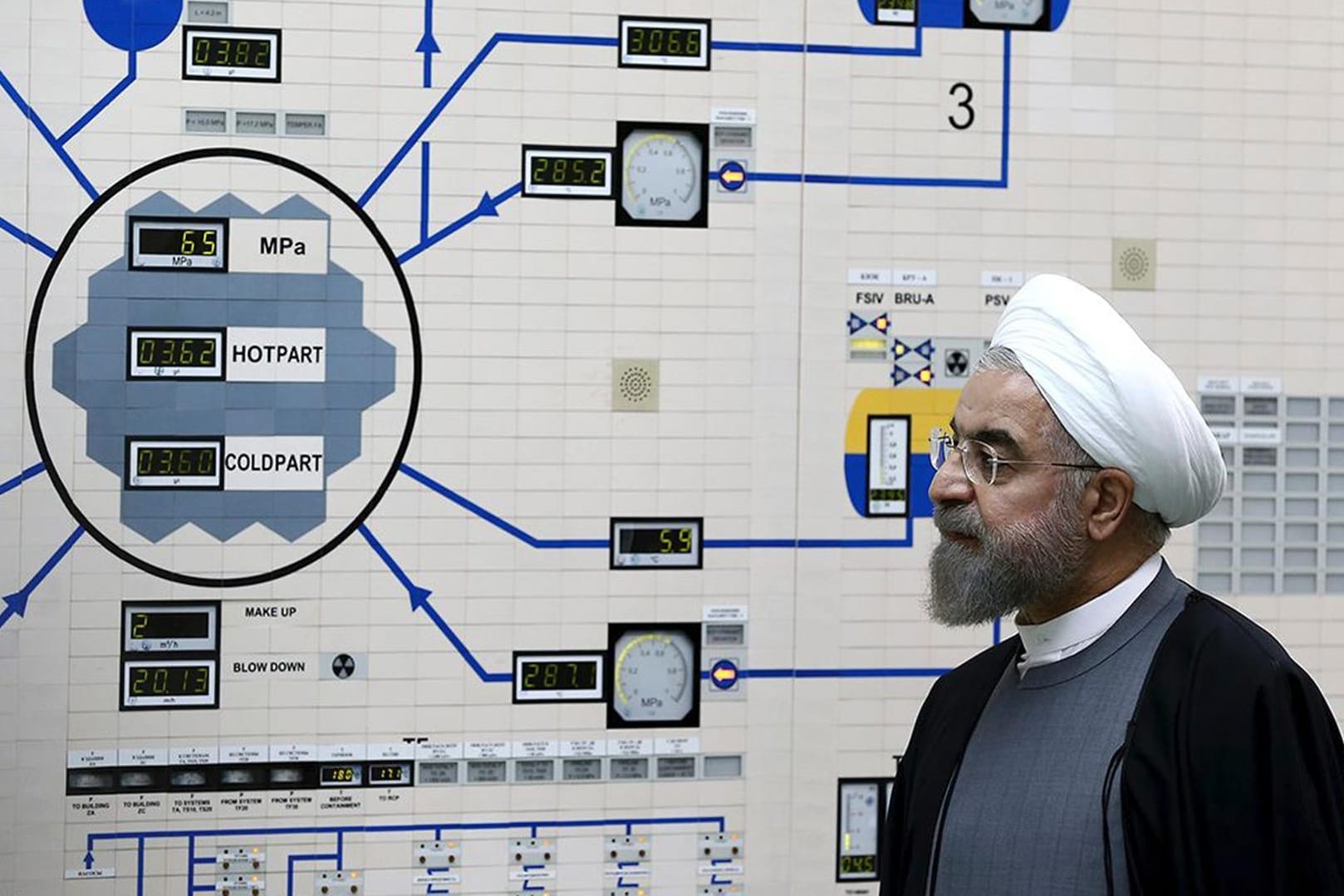 Der iranische Präsident Rouhani in einem Atomkraftwerk: Rouhani kündigte an, sich weiter aus dem Atom-Deal zurückzuziehen.