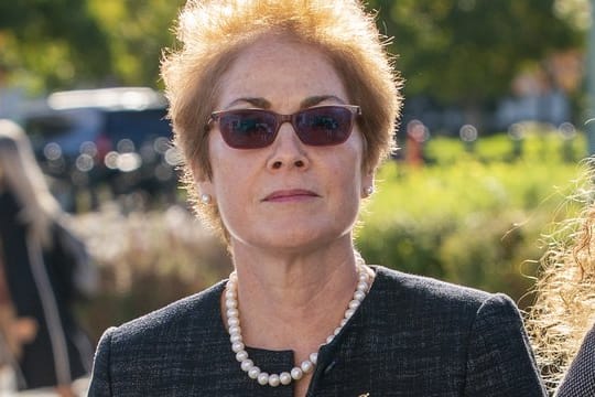 Marie Yovanovitch, die frühere US-Botschafterin in der Ukraine, auf dem Weg zu einer Anhörung im Repräsentantenhaus.