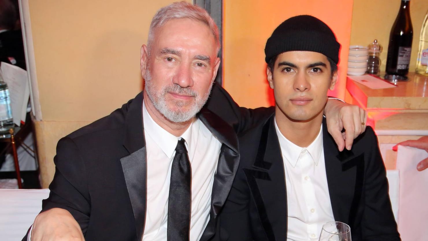 Roland Emmerich und Omar De Soto: Die beiden sind seit zwei Jahren verheiratet.