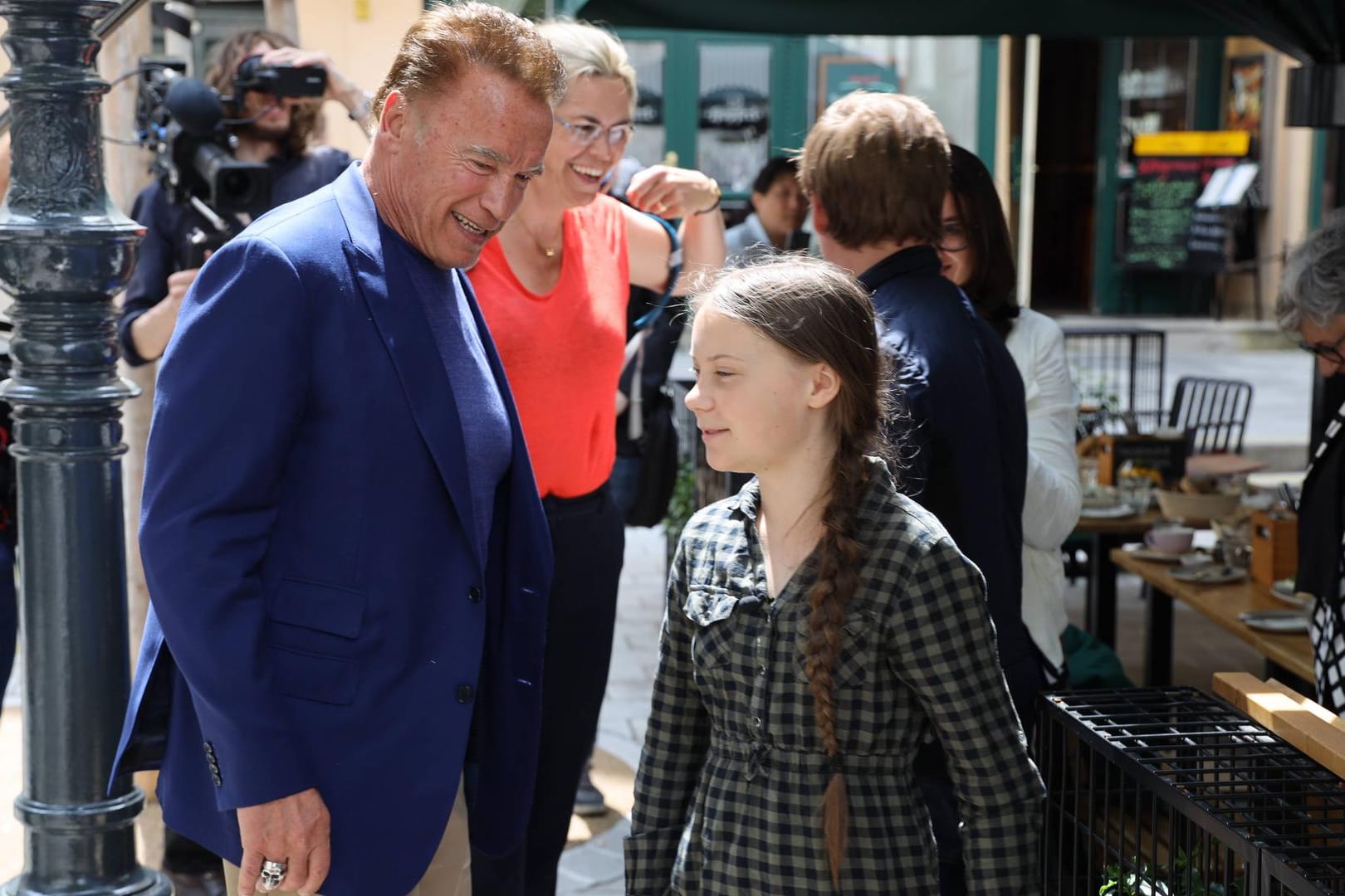 Greta Thunberg und Arnold Schwarzenegger: Die Klimaaktivistin und der Schauspieler trafen sich im Mai bereits bei einer Klimakonferenz (Archivbild).