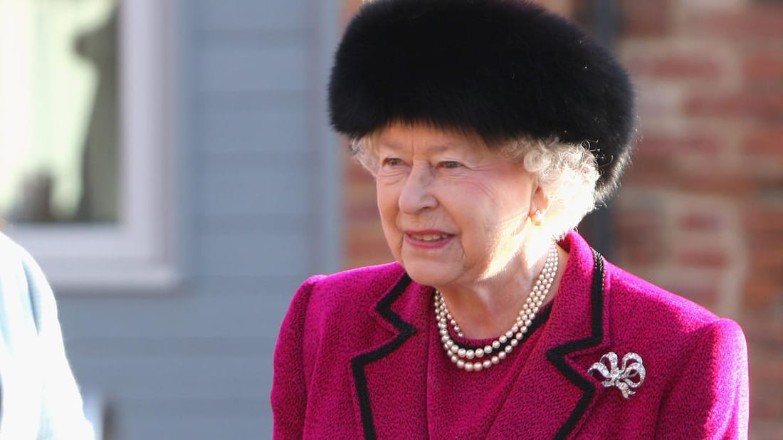 Queen Elizabeth: Echten Pelz trägt sie heute nicht mehr.