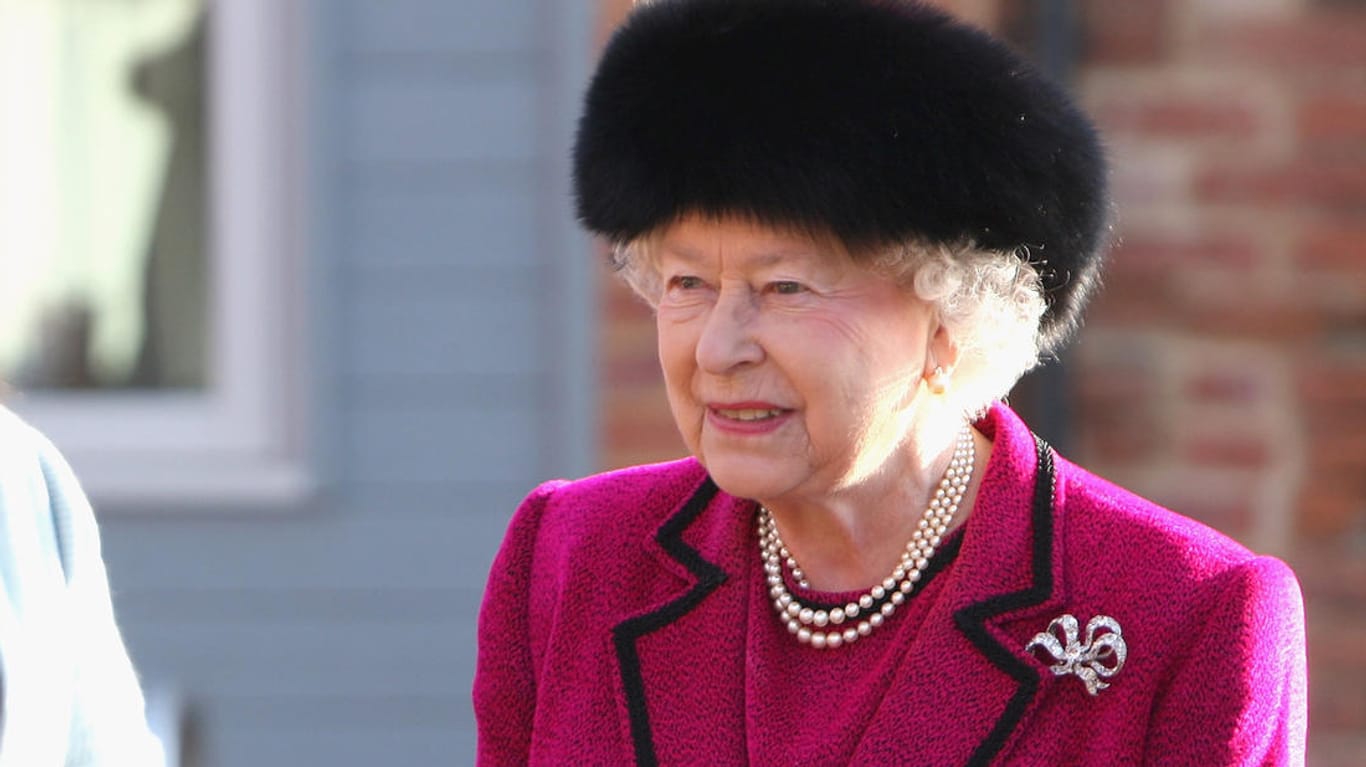 Queen Elizabeth: Echten Pelz trägt sie heute nicht mehr.