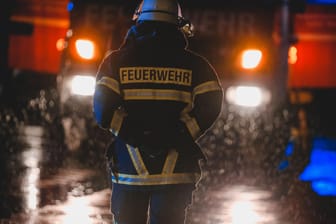 Feuerwehr in Offenbach im Einsatz (Symbolbild): Durch die letzte Brandstiftung des mutmaßlichen Täter-Duos wurden vier Menschen verletzt.