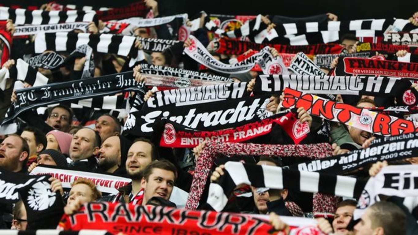 Dürfen beim Spiel in Lüttich neben dem Stadion auch das Stadtgebiet nicht betreten: Fans von Eintracht Frankfurt.
