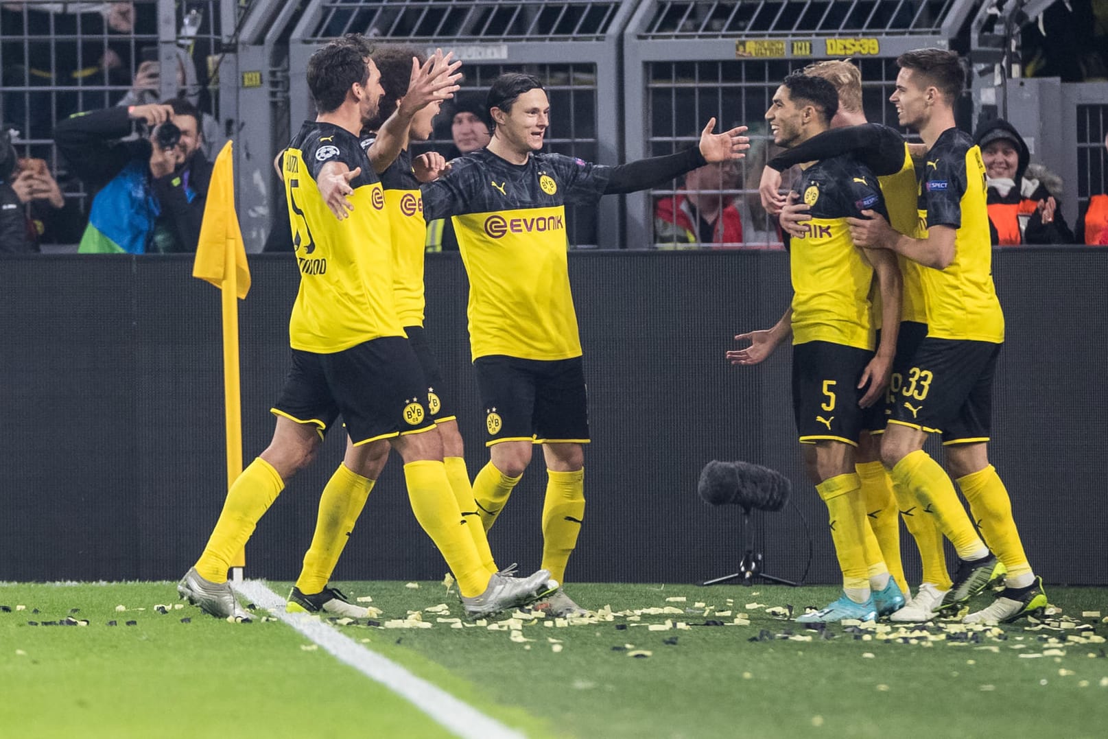 3:2 gegen Inter Mailand – der Sieg von Borussia Dortmund war eine Energieleistung. Dabei konnten sich einige BVB-Stars groß auszeichnen – andere wiederum erlebten keinen guten Tag. Die Einzelkritik zum Erfolg der Schwarz-Gelben.