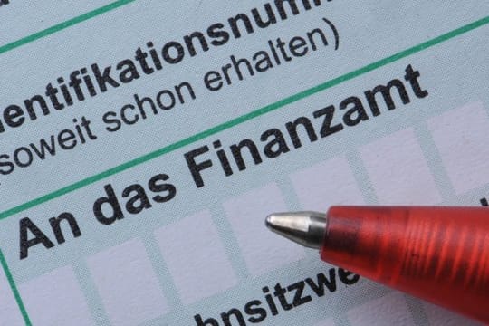 Wer den Betrieb der Eltern übernimmt, der kann unter gewissen Voraussetzungen Steuern sparen.