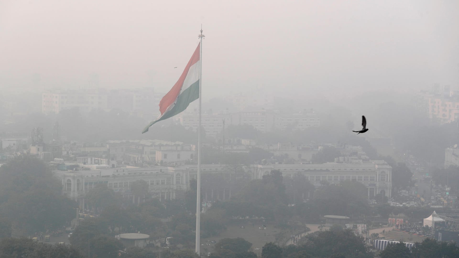 Hier könnte man die Skyline von Neu-Delhi sehen, könnte man etwas sehen.