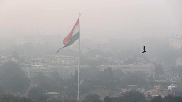 Hier könnte man die Skyline von Neu-Delhi sehen, könnte man etwas sehen.
