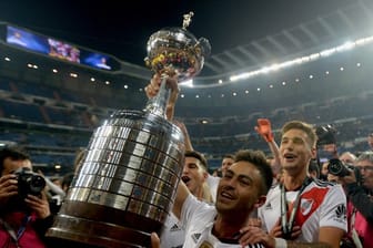 Der Copa-Libertadores-Pokal wird dieses Jahr in Lima ausgespielt.