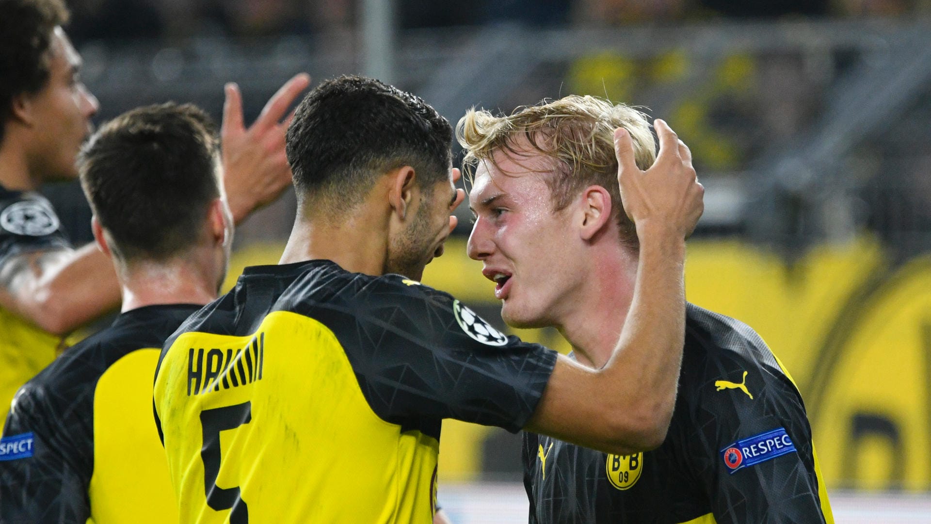 Jubel bei den Torschützen Achraf Hakimi und Julian Brandt: Der BVB hat sich gegen Inter Mailand durchgesetzt.