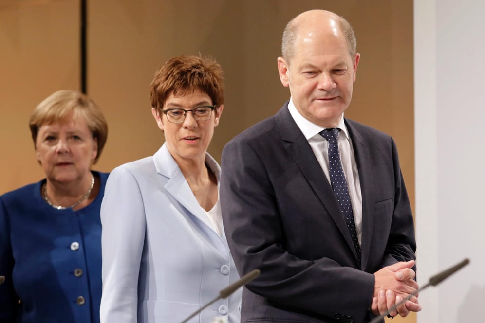 Angela Merkel, Annegret Kramp-Karrenbauer und Olaf Scholz: "Wir haben eine Koalition abgeschlossen. Diesen Vertrag hat Frau Merkel unterschrieben."