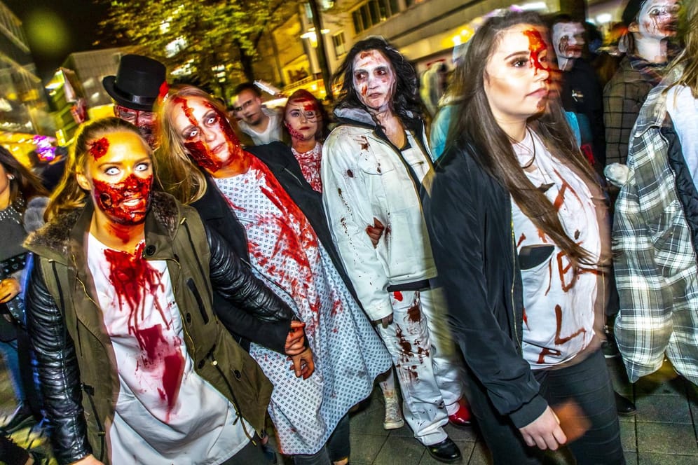 Teilnehmer des Zombie-Walks in Essen: In den vergangenen Wochen gab es viel Streit um die Veranstaltung.