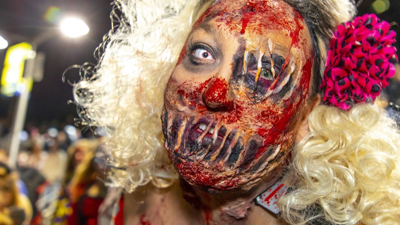 Teilnehmerin des Zombie-Walks in Essen: Im kommenden Jahr soll der Umzug wieder stattfinden.