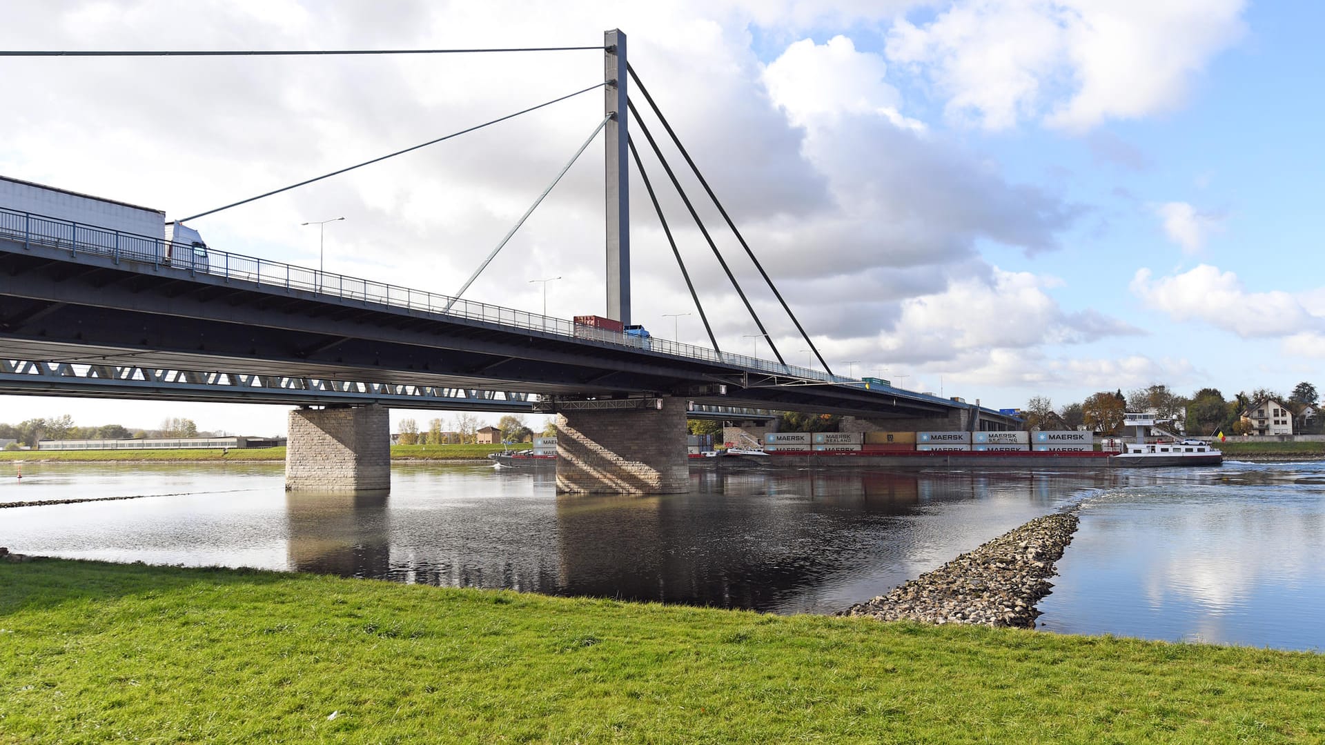 Rheinbrücke Maxau: Sie verbindet das rheinland-pfälzische Wörth und Karlsruhe in Baden-Württemberg.