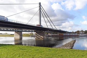 Rheinbrücke Maxau: Sie verbindet das rheinland-pfälzische Wörth und Karlsruhe in Baden-Württemberg.