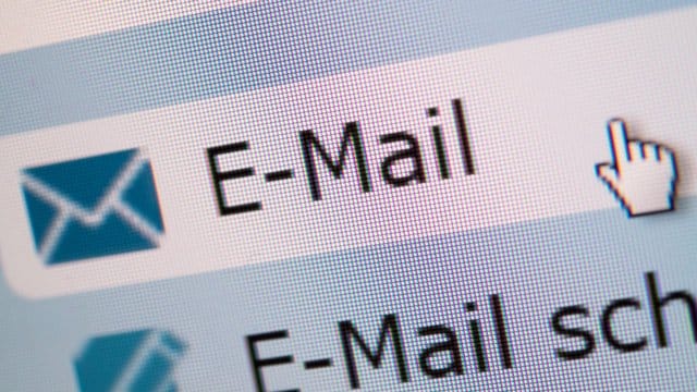 Nicht alles öffnen: Kriminalbeamte warnen vor einer neuen Welle gefälschter Bewerbungsmails mit Anhängen, in denen Schadsoftware steckt.