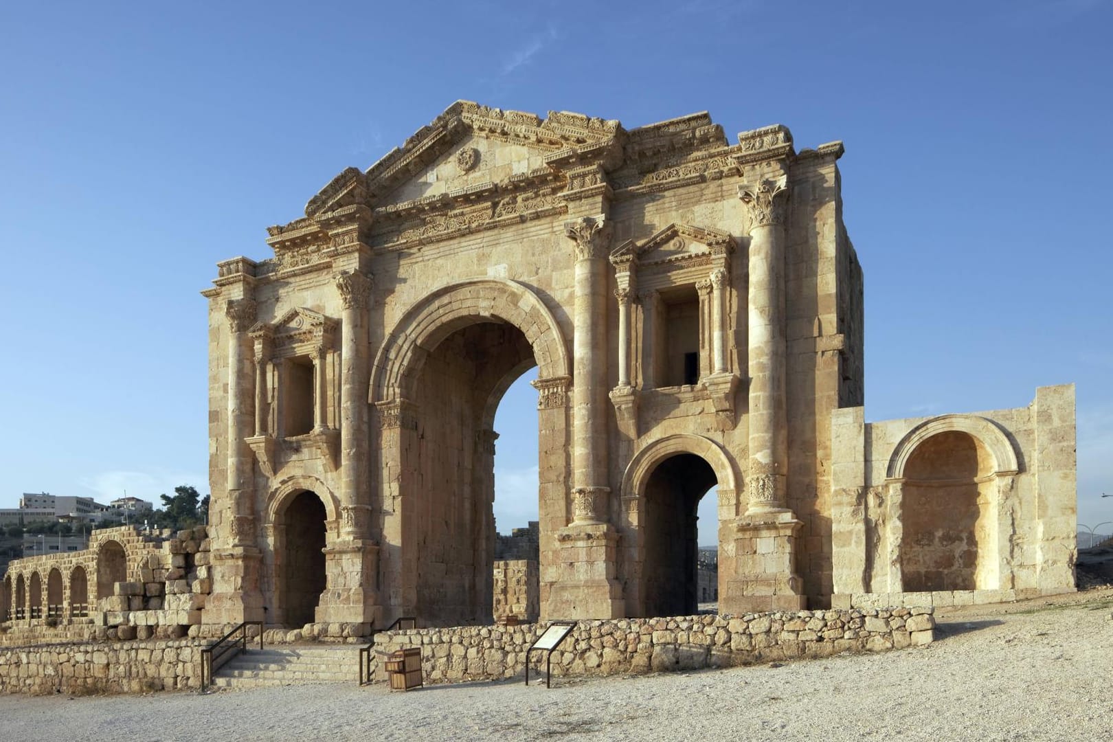 Triumphbogen aus dem zweiten Jahrhundert nach Christus in Jerasch, Jordanien (Symbolbild): Bereits 2016 gab es hier einen Angriff auf Touristen.