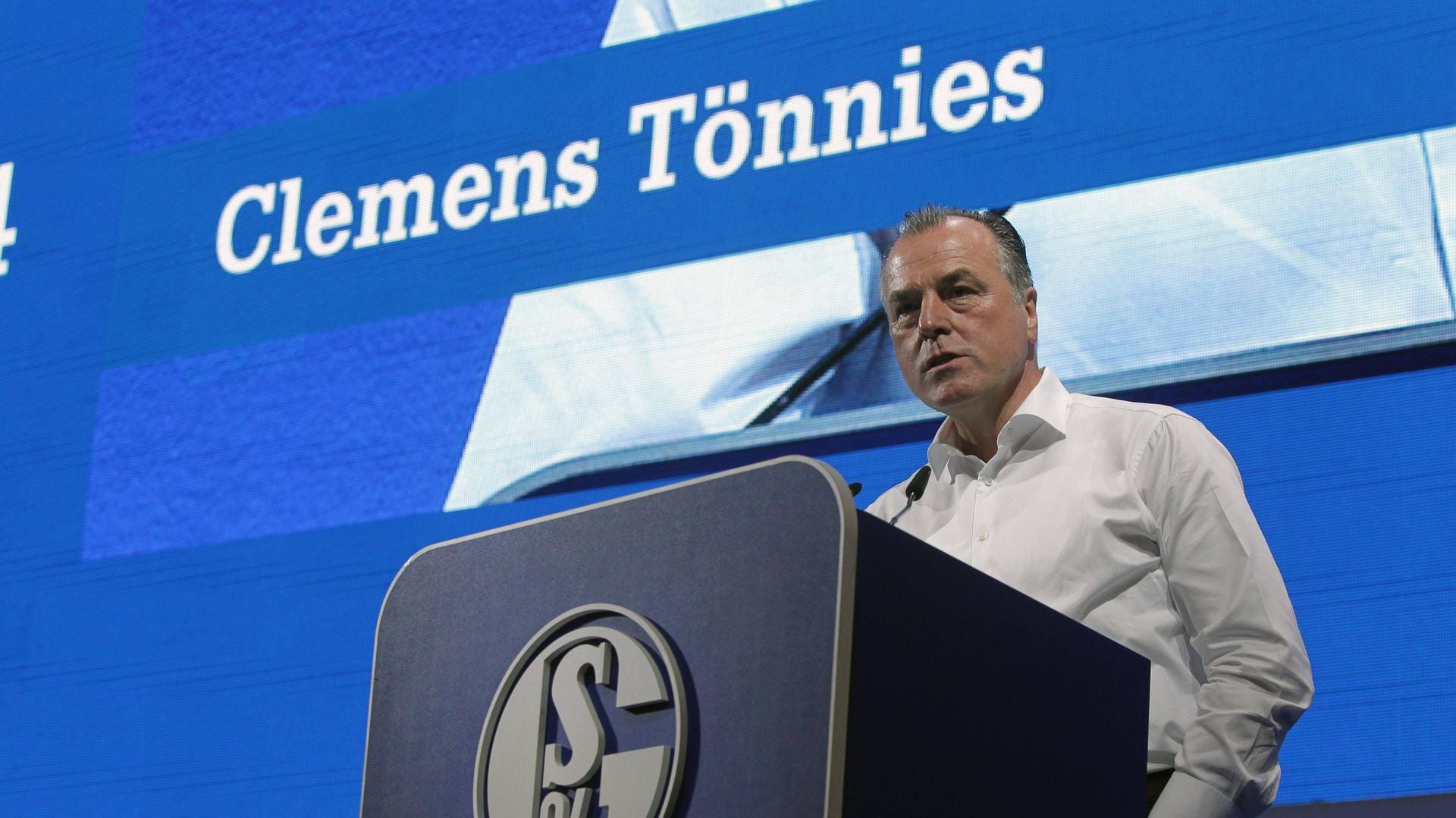 Kehrt am Donnerstag aus seiner dreimonatigen Denkpause zurück: Schalke-Aufsichtsratschef Clemens Tönnies. Kehrt am Donnerstag aus seiner dreimonatigen Denkpause zurück: Schalke-Aufsichtsratschef Clemens Tönnies.