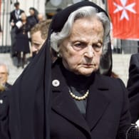Armgard von Preußen im April 2007: Nach der Trauerfeier für ihren verstorbenen Mann, Wilhelm-Karl Prinz von Preußen, den letzten Enkel des deutschen Kaisers verlässt sie den Berliner Dom.