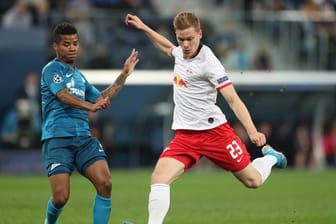 RB Leipzig muss rund zwei Wochen ohne Marcel Halstenberg (r) auskommen.