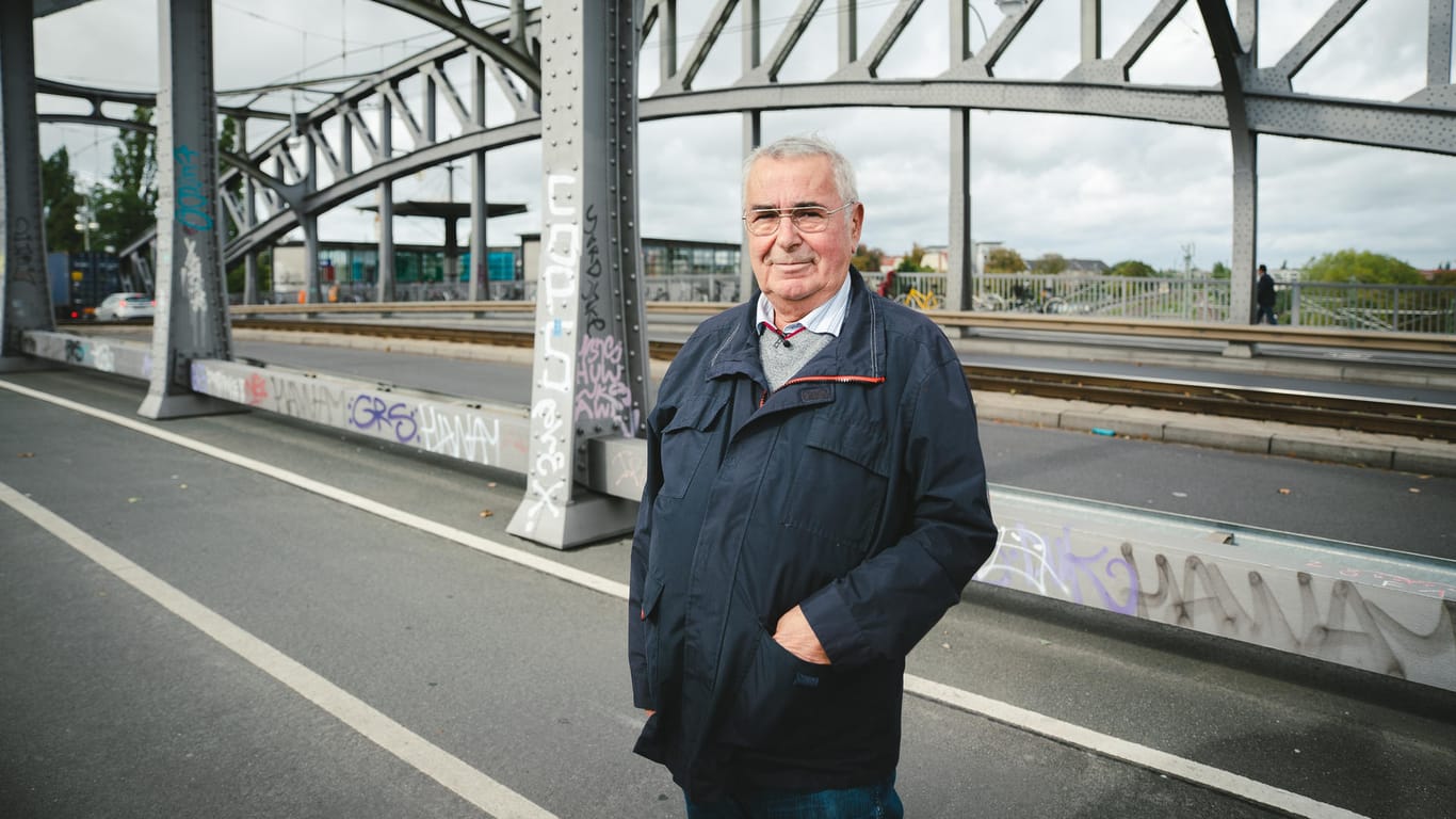 Harald Jäger 2019 an der Bornholmer Straße: Ein gutes Vierteljahrhundert hat der ehemalige Stasi-Offizier dort gearbeitet.