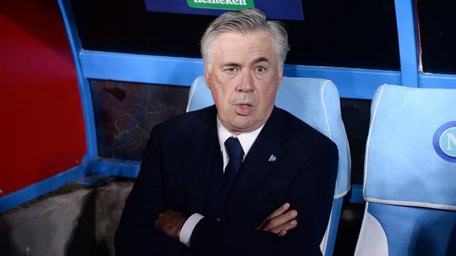 Trainer Carlo Ancelotti enttäuschte mit SSC Neapel daheim beim Spiel gegen RB Salzburg.