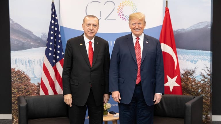 Erdogan und Trump auf dem G20-Treffen 2018: Kommende Woche will der türkische Präsident seinen US-amerikanischen Kollegen trotz des schwierigen Verhältnisses in Washington besuchen.