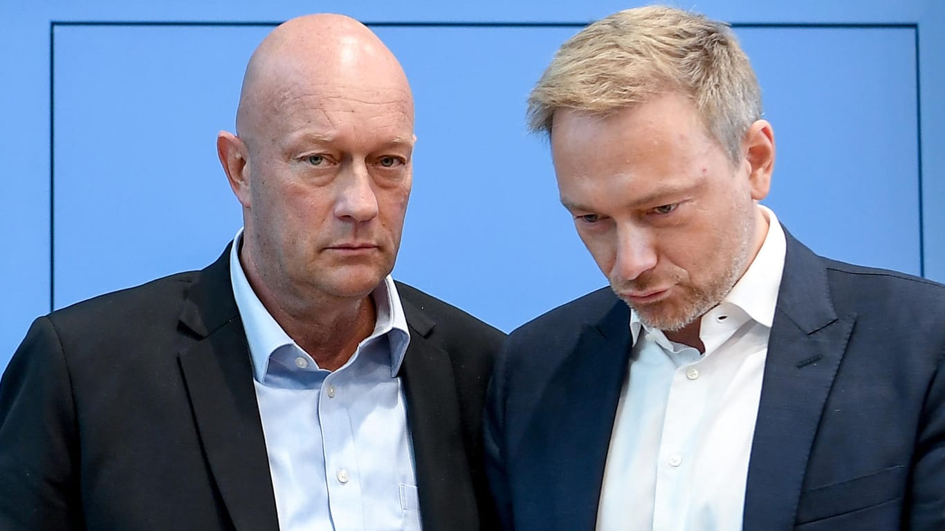 Thomas Kemmerich (l.), Spitzenkandidat der FDP in Thüringen, und Christian Lindner, Fraktionsvorsitzender und Parteivorsitzender der FDP: Sie müssen um den Einzug in den Thüringer Landtag bangen.