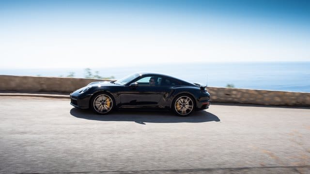 Seit 45 Jahren krönt der Turbo die Neunelfer-Reihe, auch die achte Generation bekommt 2020 wieder einen. Seit 45 Jahren krönt der Turbo die Neunelfer-Reihe, auch die achte Generation bekommt 2020 wieder einen.