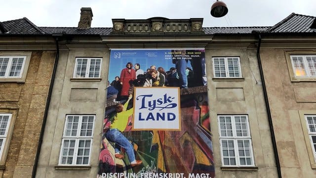 Die Deutschland-Ausstellung im Nationalmuseum mit dem quadratischen Logo "Tyskland". Die Deutschland-Ausstellung im Nationalmuseum mit dem quadratischen Logo "Tyskland".