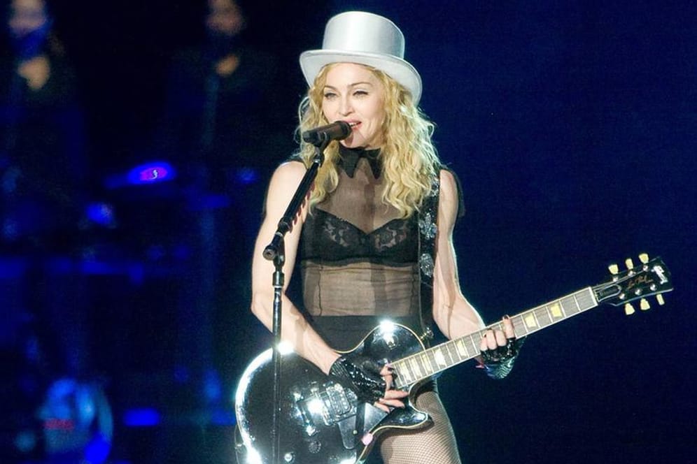Madonna: Die Sängerin ist für ihre aufwändigen Bühnenshows bekannt. Vor jedem Konzert gehört eine aufwendige Aufwärmübung dazu, wie sie jetzt gezeigt hat.