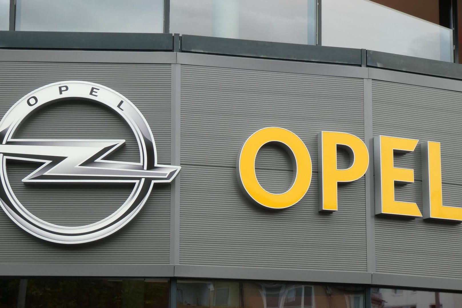 Opel: Drei Fahrzeugmodelle des Kraftfahrzeugherstellers müssen zurückgerufen werden.