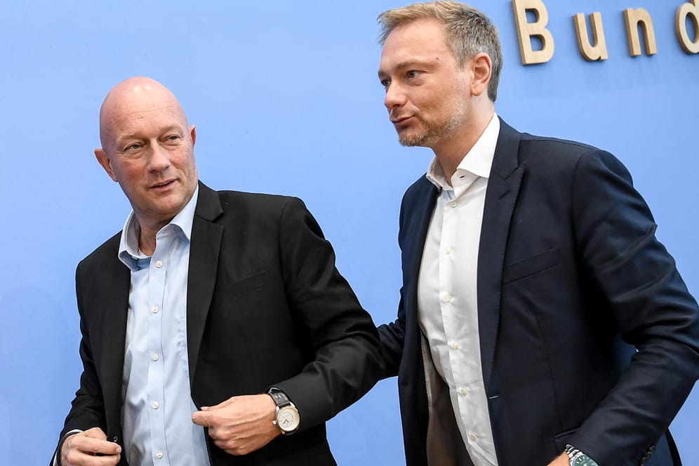 Der Thüringer Spitzenkandidat Thomas L. Kemmerich mit FDP-Chef Christian Lindner: Die FDP ist knapp in den Landtag eingezogen.