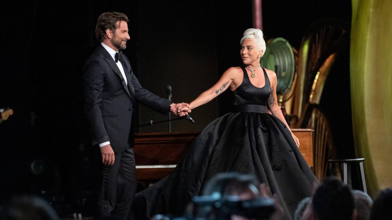 Bradley Cooper und Lady Gaga: Nach ihrer Oscar-Performance wurde viel über die beiden gemunkelt.