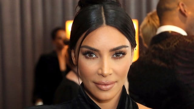 Kim Kardashian rührte ihre Mutter zu Tränen.