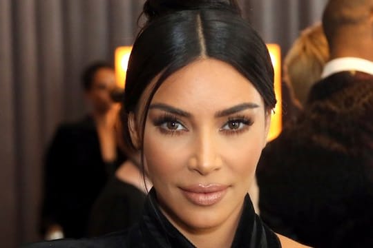 Kim Kardashian rührte ihre Mutter zu Tränen.