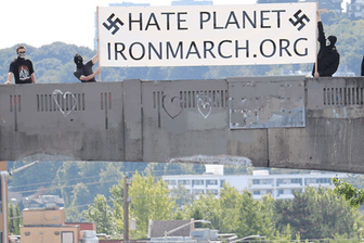 Nicht mehr im Netz: Das Forum "IronMarch" sah sich selbst als Planet des Hasses und Brutstätte von Faschisten. Jetzt sind die Daten und die Nachrichten geleakt worden.