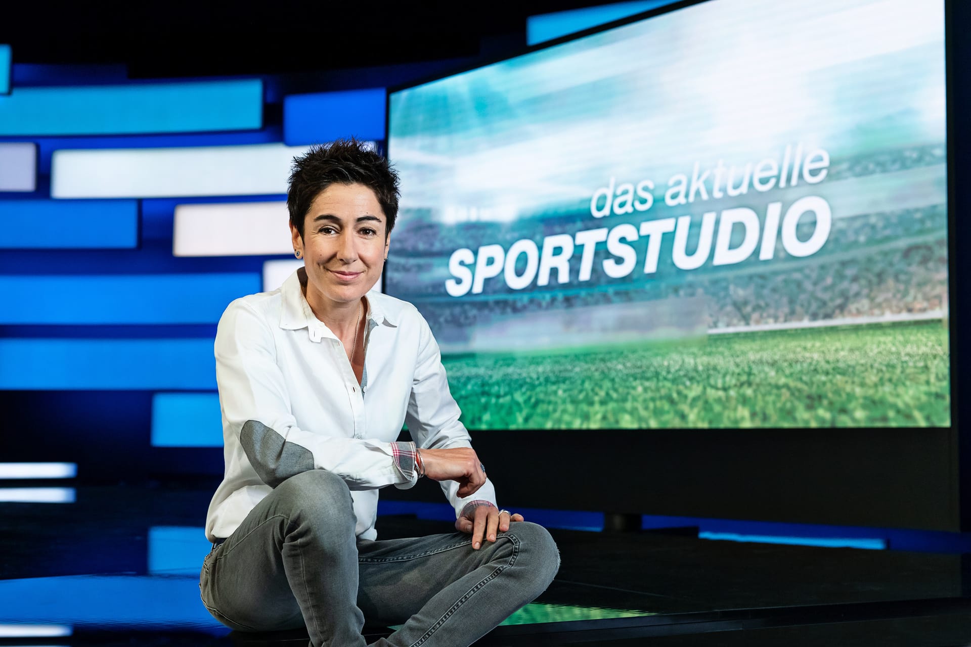 Dunja Hayali: Die ZDF-Moderatorin begrüßt seit diesem Jahr Sportstars im aktuellen Sportstudio und führt durch die Sendung