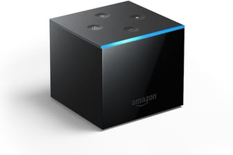Das Herstellerbild zeigt einen Fire TV Cube ohne Kabel: Das Gadget bringt Amazon Alexa auf den Fernseher.
