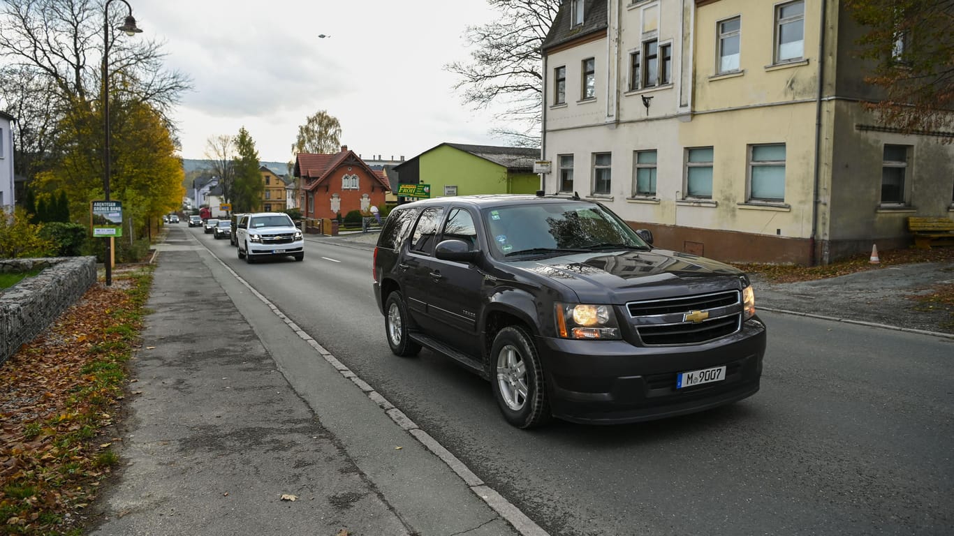 US-Diplomatenfahrzeuge in Kolonne: Auf der Fahrt nach Mödlareuth in Thüringen kam es zu einem kleinen Unfall.