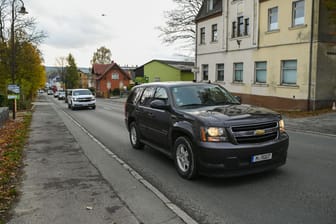 US-Diplomatenfahrzeuge in Kolonne: Auf der Fahrt nach Mödlareuth in Thüringen kam es zu einem kleinen Unfall.