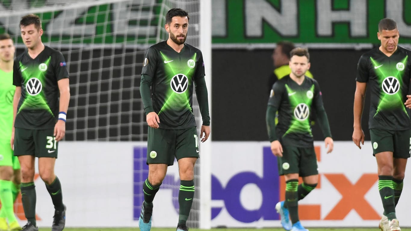 Gesenkte Köpfe: Die Wolfsburger waren nach der Niederlage gegen Gent sichtlich enttäuscht.