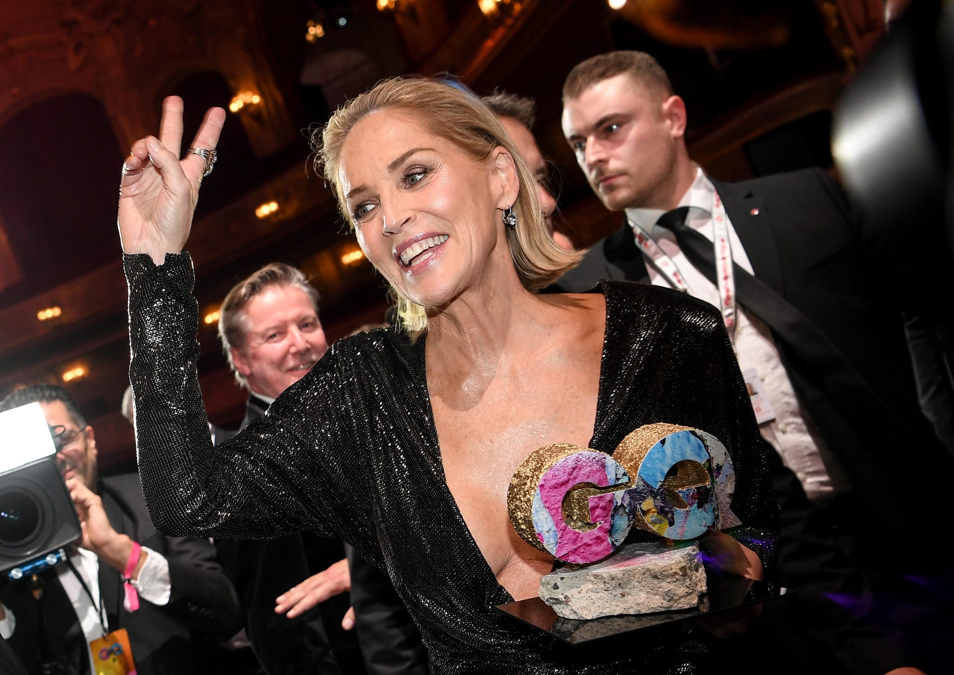 "GQ"-Awards: Sharon Stone zeigte sich im Glitzer-Look.