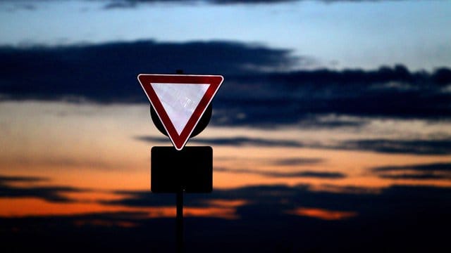 Das Gericht sah in der Geschwindigkeitsüberschreitung einen besonders schweren Verkehrsverstoß. Das Gericht sah in der Geschwindigkeitsüberschreitung einen besonders schweren Verkehrsverstoß.