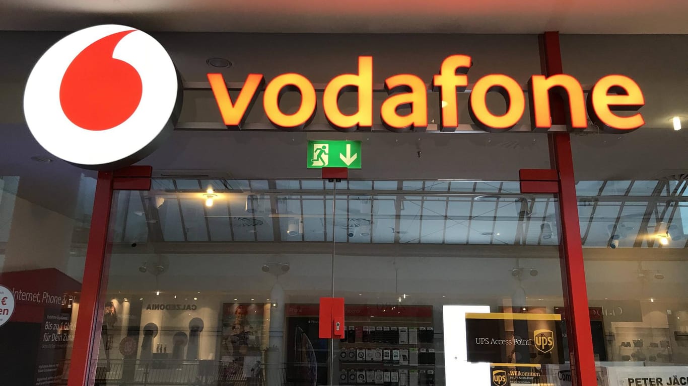 Ein Vodafone-Shop ist in Hamburg zu sehen: Ein neuer Prepaid-Tarif von Vodafone bietet 50 GB monatliches Surfvolumen.