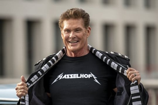 David Hasselhoff hat die Hymne zum Mauerfall gesungen.