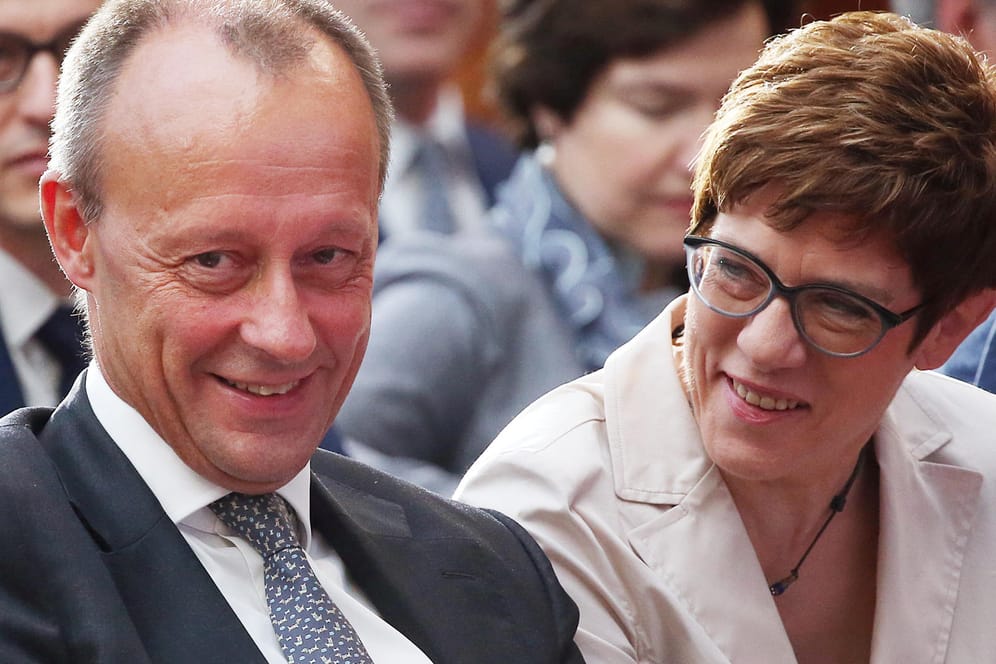 Friedrich Merz und Annegret Kramp-Karrenbauer: Merz sicherte Kramp-Karrenbauer auch weiterhin seine Unterstützung für ihr Amt als Parteivorsitzende zu (Archivbild).